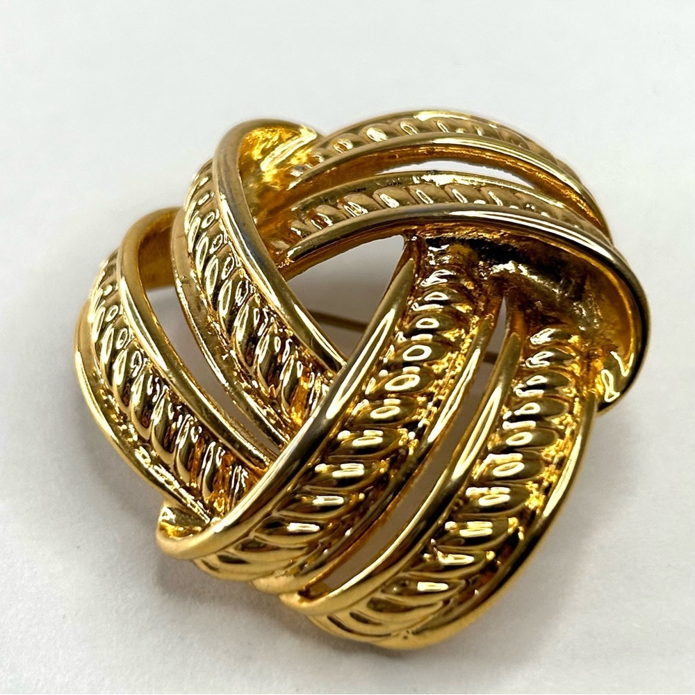 Gold Tone Knot Brooch